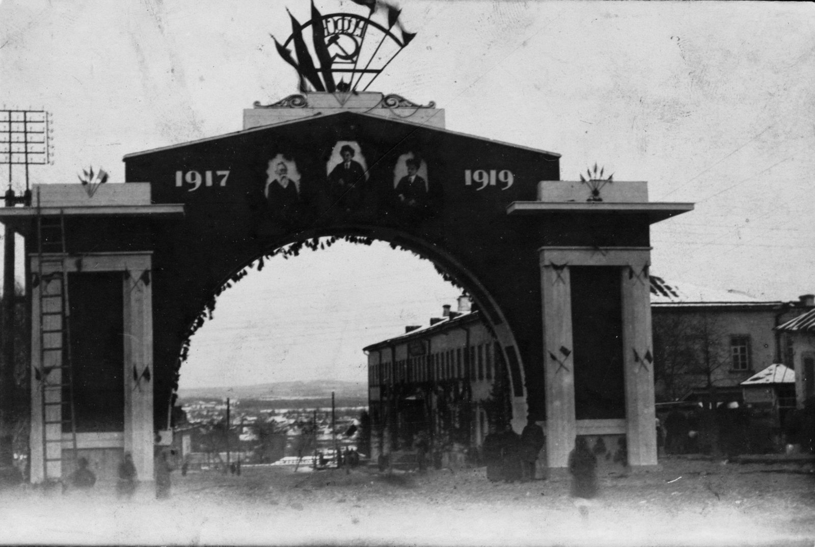 1919 год Деревянная арка Красные ворота