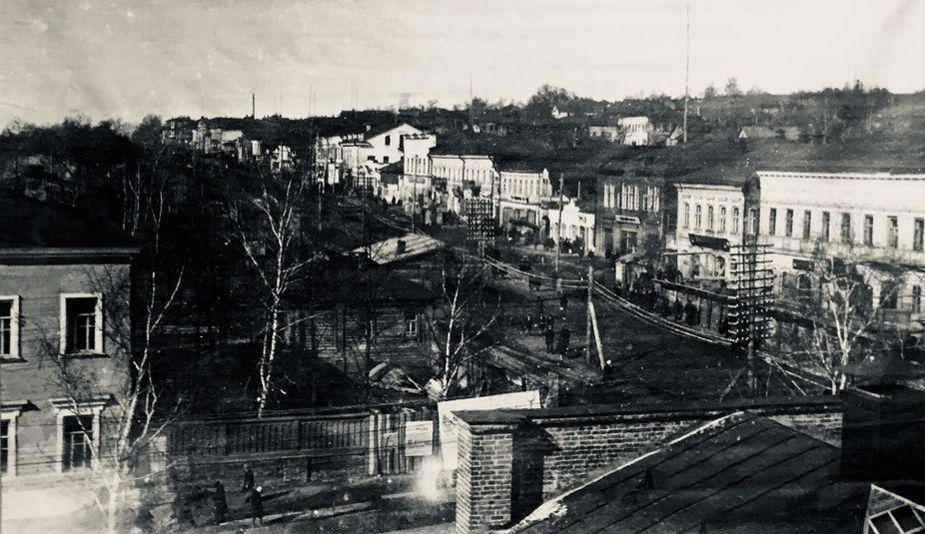 1920-е Улица Коммунальная Слева здание Офицерского собрания