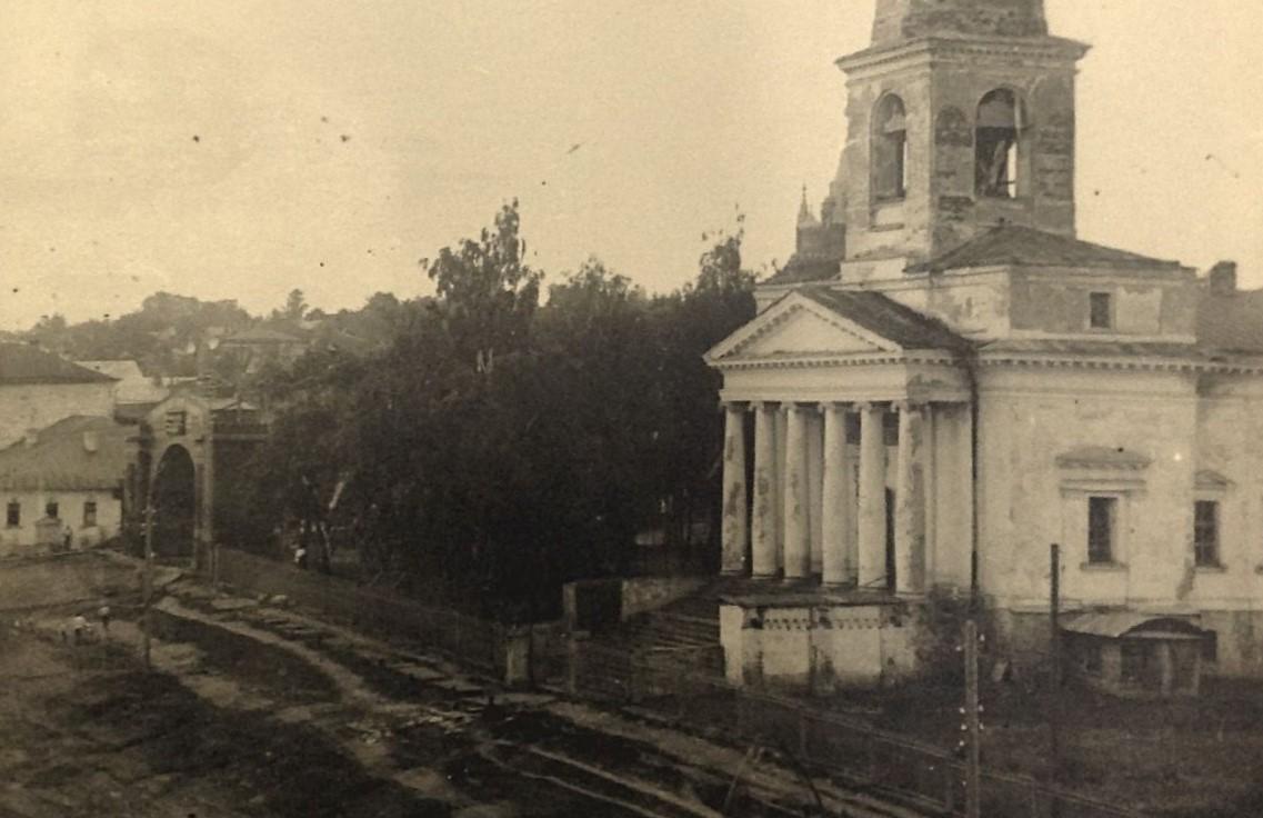 1929 год Улица Коммунальная и арка Красные ворота