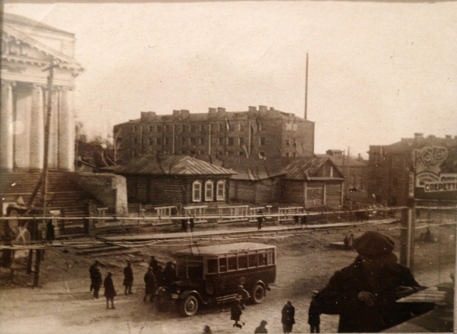 Наземный общественный транспорт. 45 ppsiz.ru 1930-е Один из первых автобусов на улице Горького