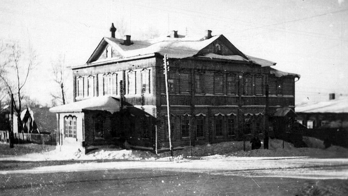 1930-е Перекрёсток К.Маркса и Кирова Введенская церковь