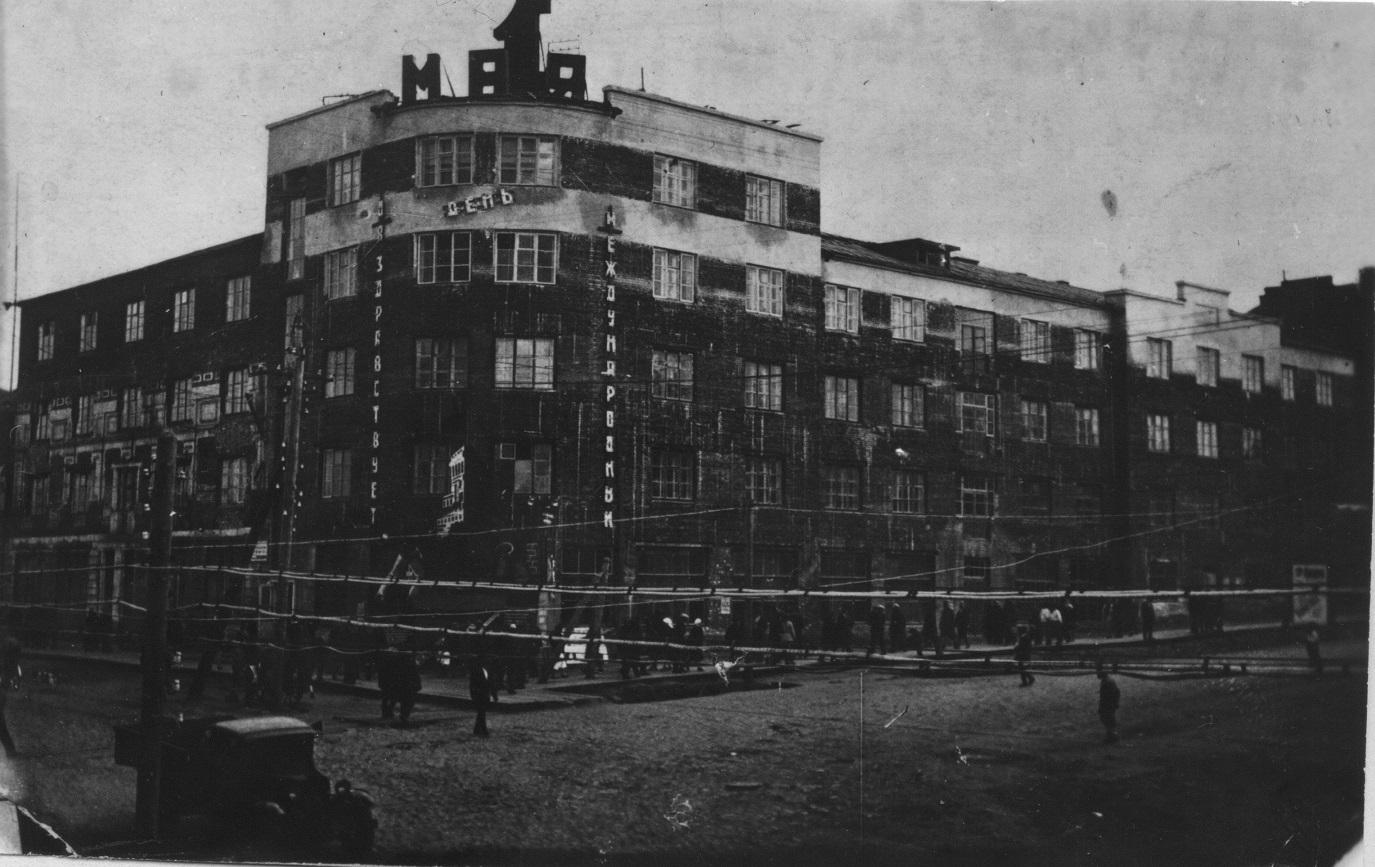Перекрёсток Горького и Советской. 55 ppsiz.ru 1930-е Перекрёсток Горького и Советской Подготовка к 1 мая