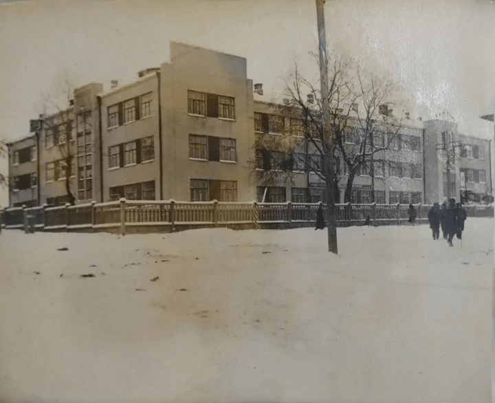 Красногеройская, 35. Школа №30. 20 ppsiz.ru 1937-1939 гг Школа №30