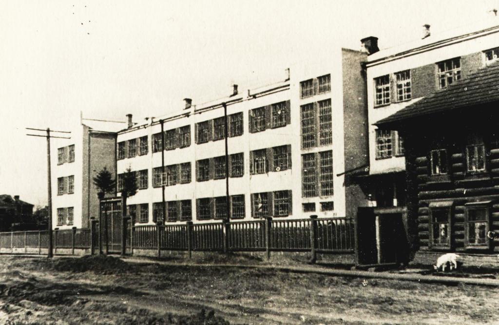 Красногеройская, 35. Школа №30. 19 ppsiz.ru 1937 год Школа №30