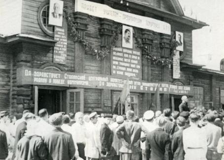 1939 год Торжественная встреча сельских учителей Удмуртской АССР из Москвы