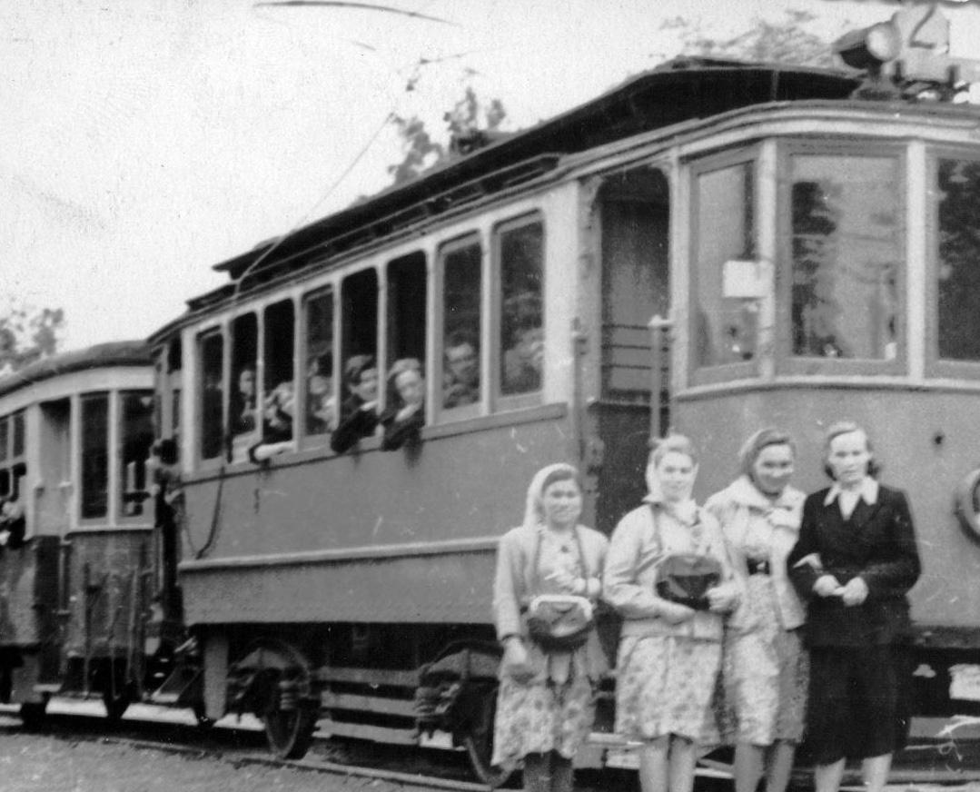 Наземный общественный транспорт. 51 ppsiz.ru 1940-е Бригада трамвая маршрута №2