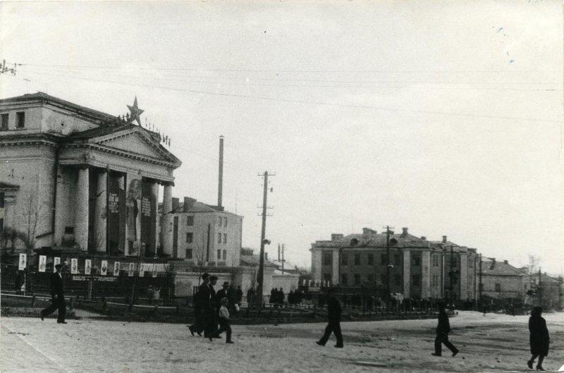 Перекрёсток Горького и Советской. 61 ppsiz.ru 1947.05.02 Перекрёсток Горького и Советской