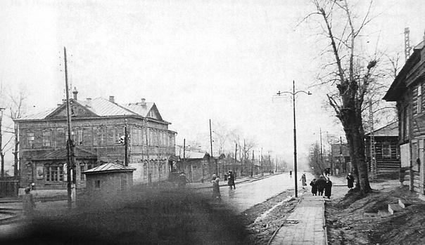 Конец 1950-х - начало 1960-х Улица Кирова и Введенская церковь