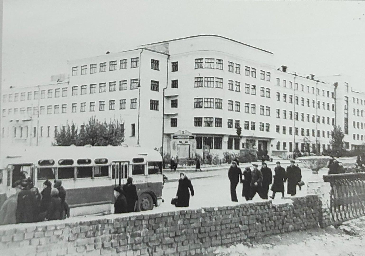 Перекрёсток Горького и Советской. 63 ppsiz.ru 1950-1960 гг Перекрёсток Горького и Советской
