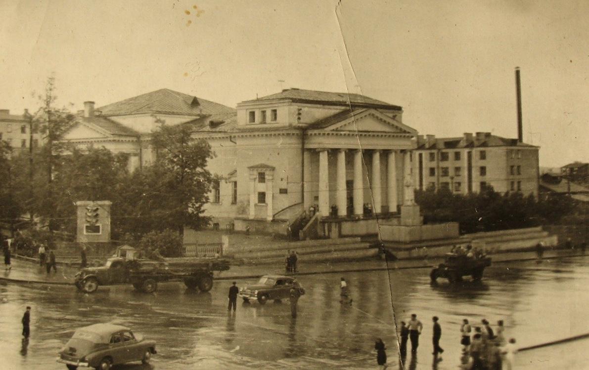 Перекрёсток Горького и Советской. 64 ppsiz.ru Начало 1950-х Перекрёсток Советской и Горького