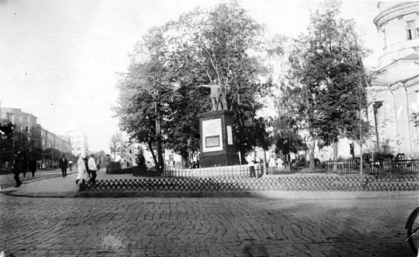 Перекрёсток Горького и Советской. 68 ppsiz.ru 1950-е Площадь Пастухова