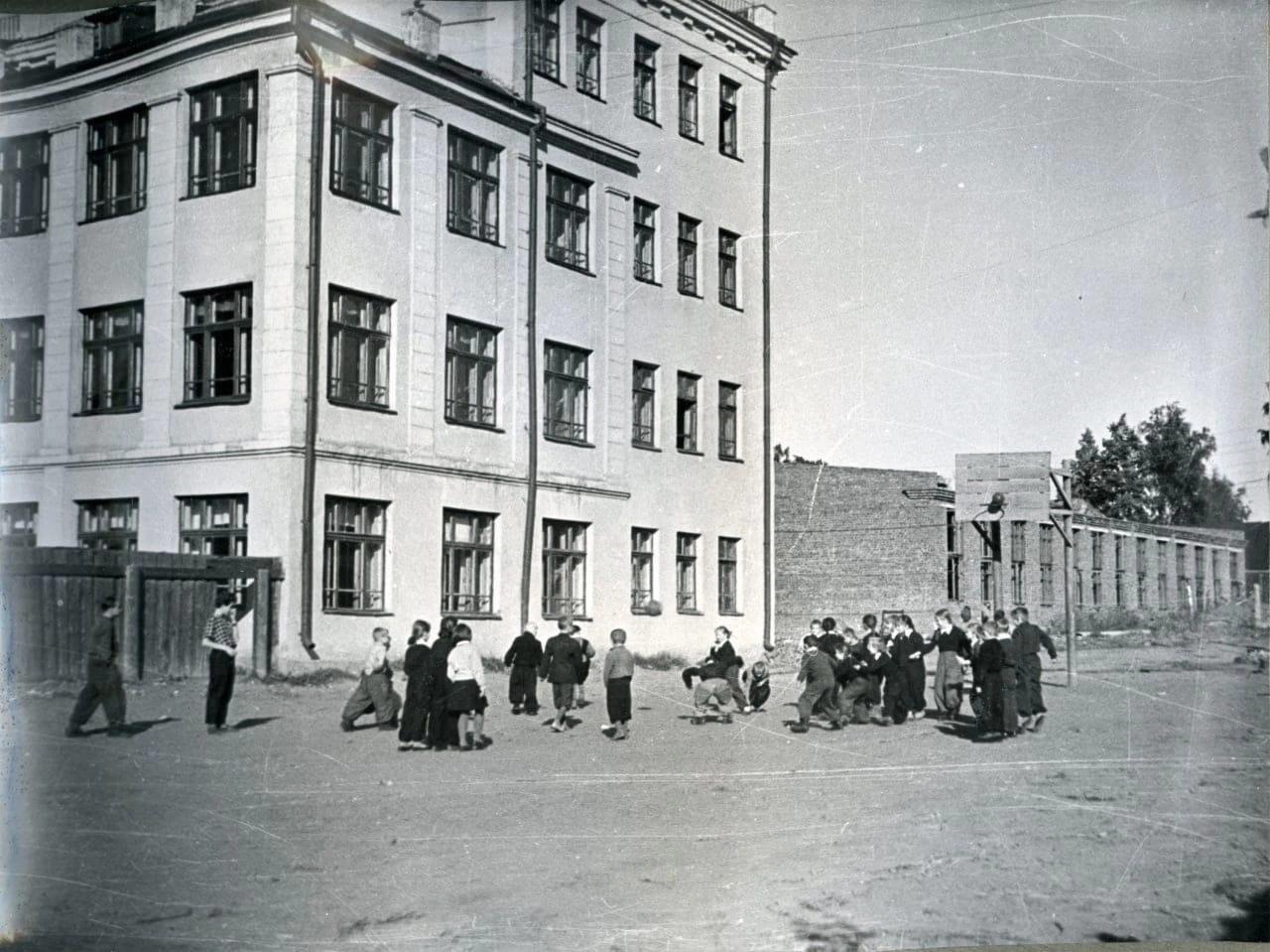 Карла Маркса, 288а Школа №27 7 ppsiz.ru Конец 1950-х Школа №27