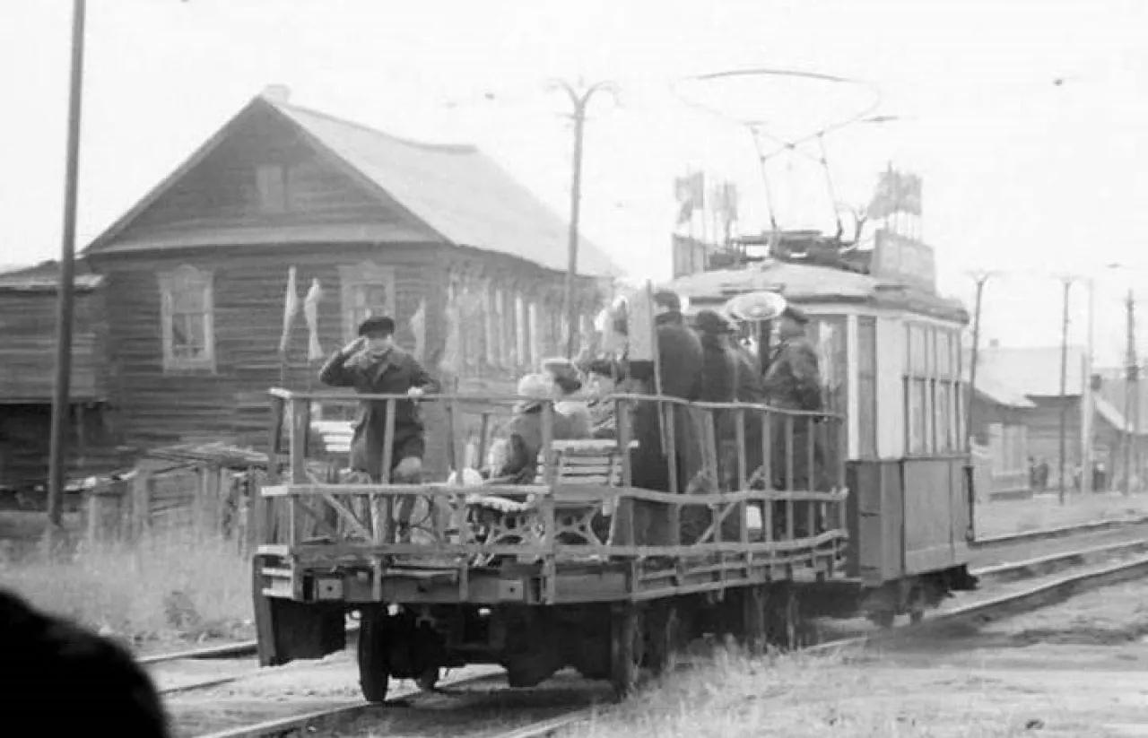 Наземный общественный транспорт. 60 ppsiz.ru 1950-е Трамвай на улице Карла Маркса