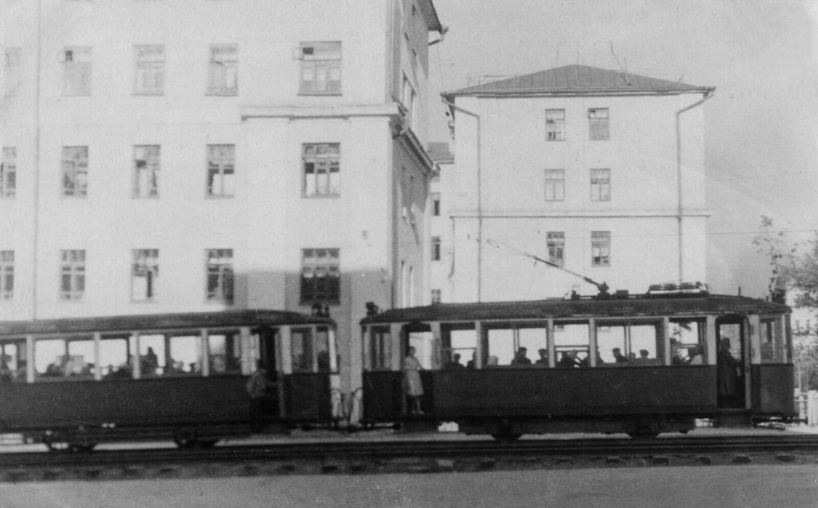 Наземный общественный транспорт. 56 ppsiz.ru 1950 год Трамвай на улице Карла Маркса