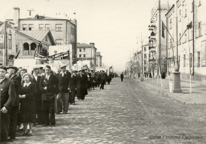 1950 год Улица Советская Слева фотосалон Пономарёва Люкс