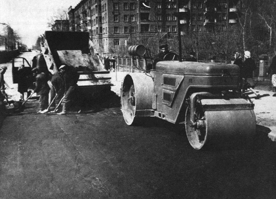 1954 год Улица Советская Асфальтирование улицы Советской