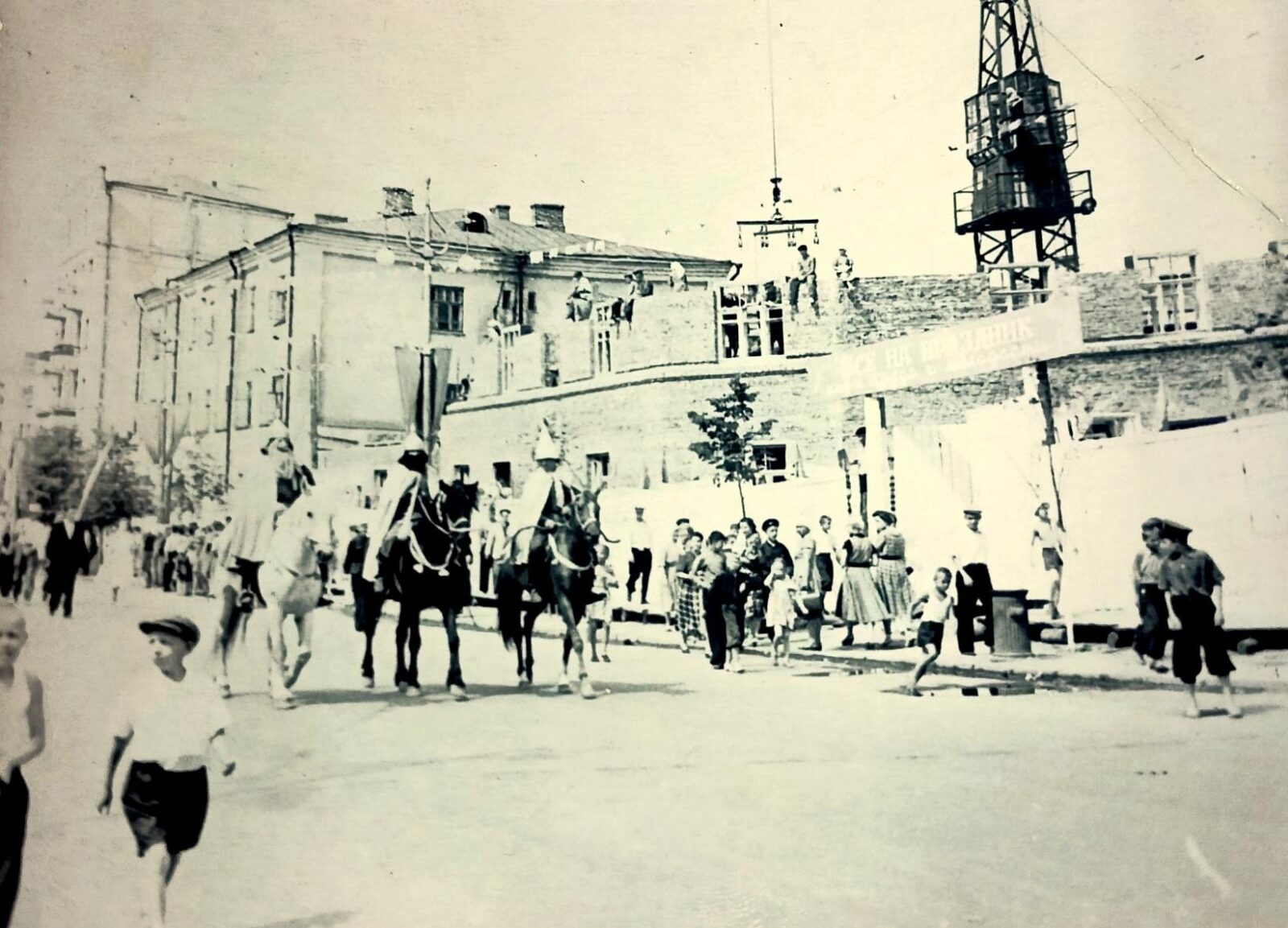 Советская, 9 Жилой дом с аркой 10 ppsiz.ru 1956 год Строительство дома Советская 9
