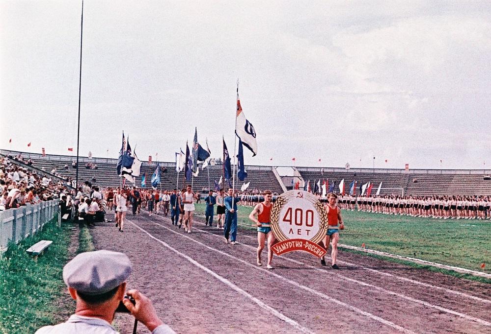 Зенитная, 5а Старый стадион «Зенит». Спортивный лицей №82 6 ppsiz.ru 1958 год На старом стадионе Зенит