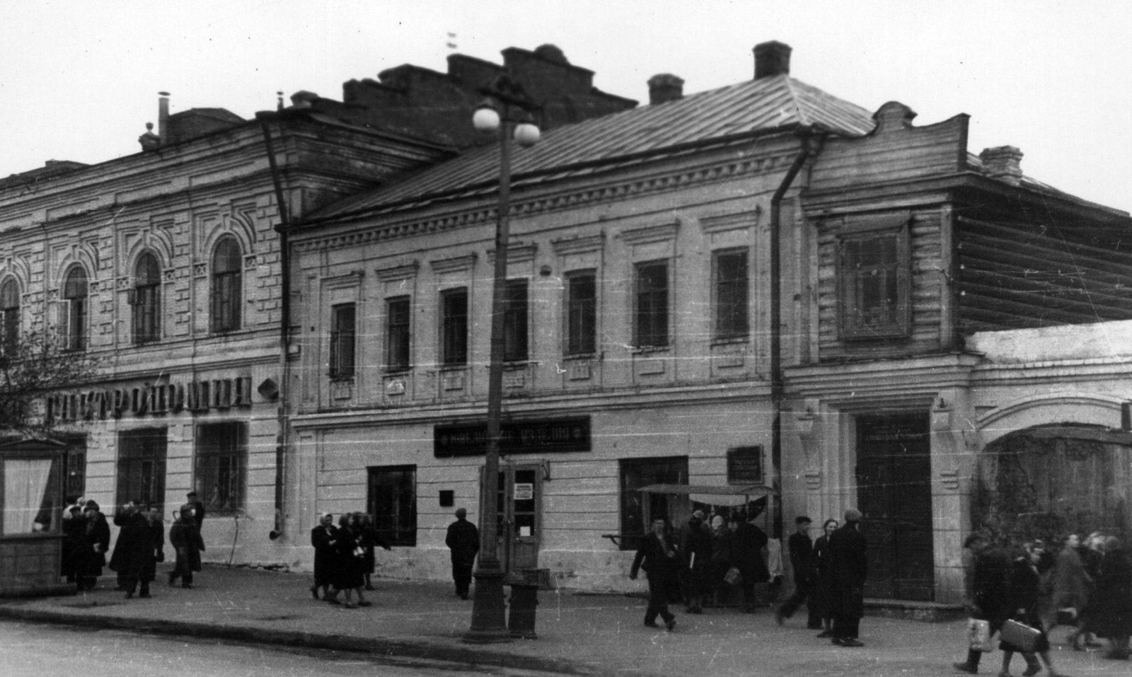 1960-е Гастроном и ювелирный магазин