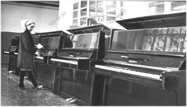Ижевская фабрика пианино 4 ppsiz.ru 1960-е На Ижевской фабрике пианино