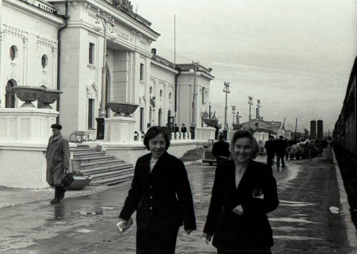1960-е На перроне железнодорожного вокзала