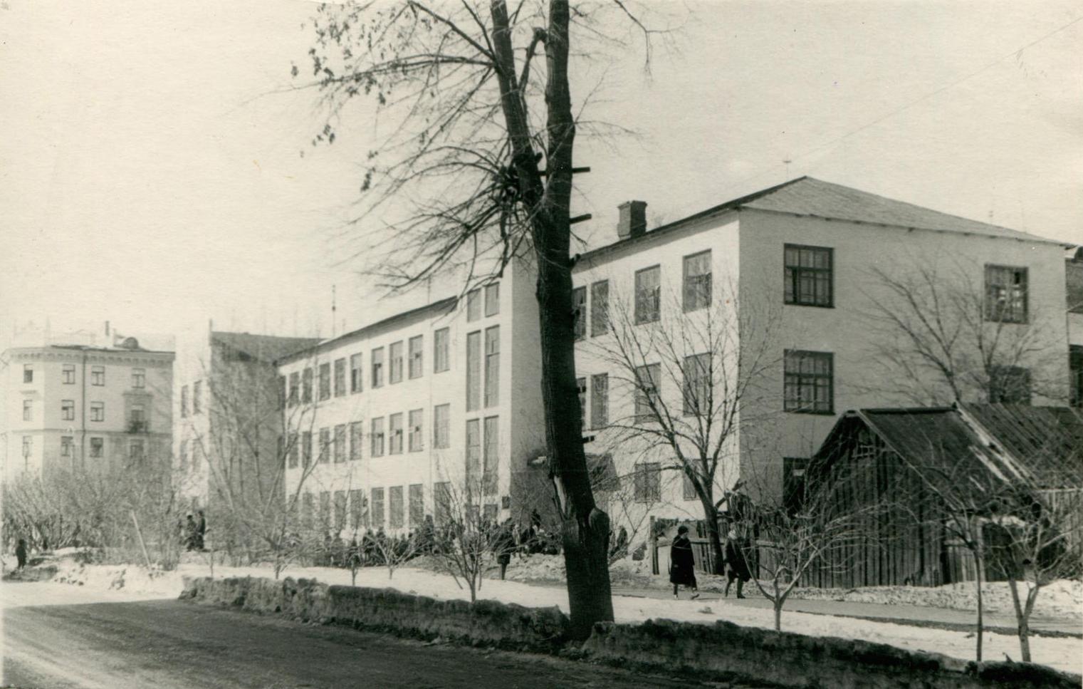 Красногеройская, 35. Школа №30. 26 ppsiz.ru 1960-е Школа №30
