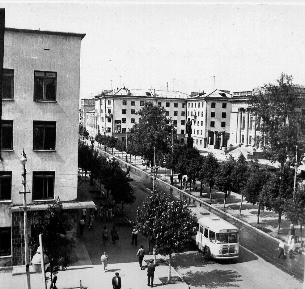 1960-е Улица Советская вид на библиотеку Ленина