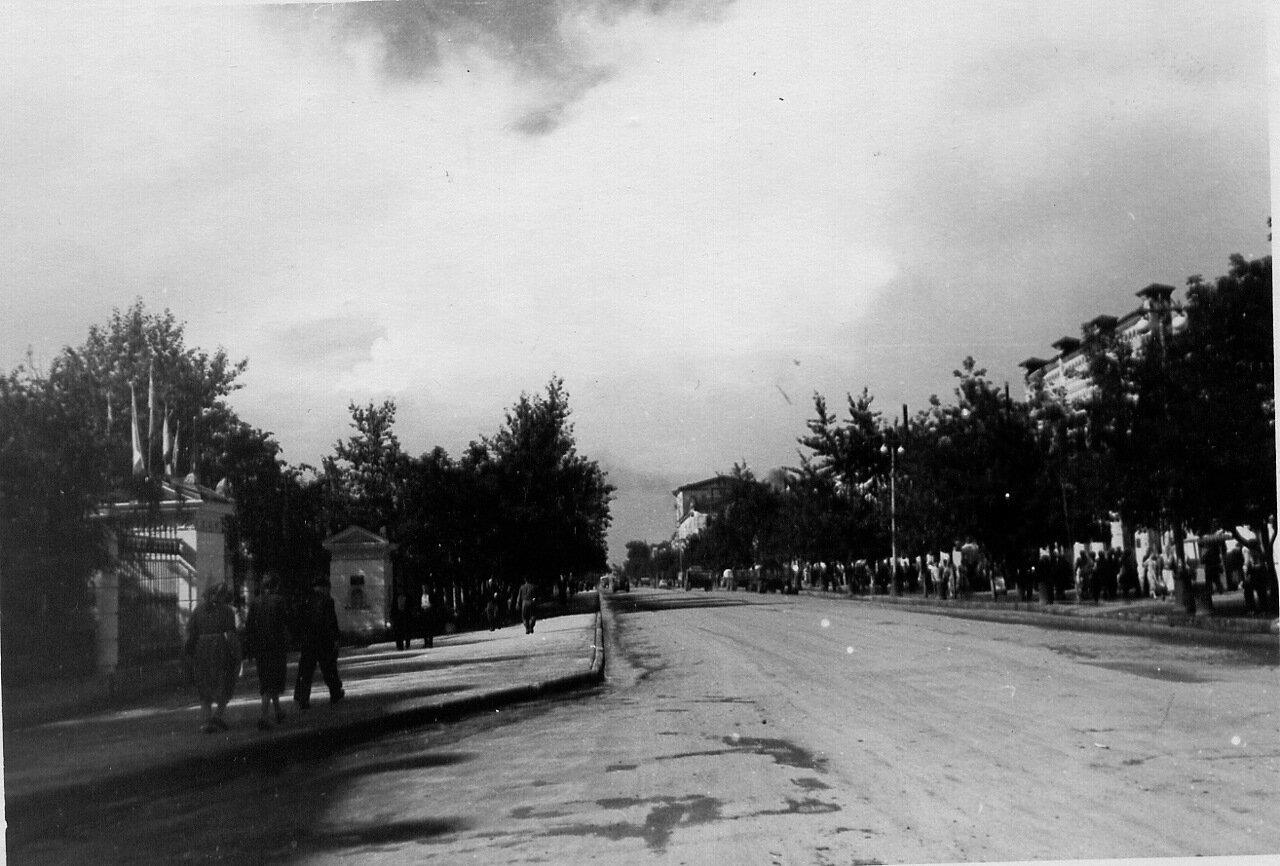1960-е Вид улицу Горького около Горсада на Мотозавод