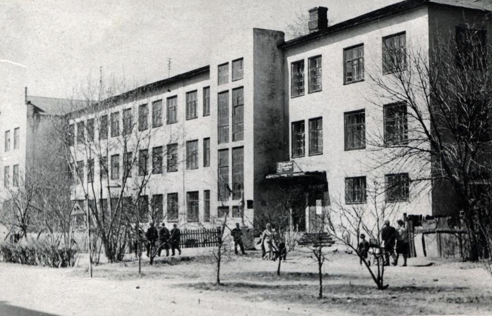 Красногеройская, 35. Школа №30. 23 ppsiz.ru 1960 год Школа №30
