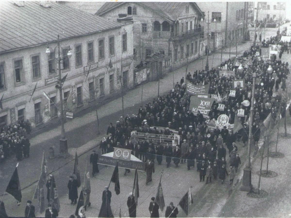 1961 год Улица Советская Фотосалон Пономарёва и дом Жерехова