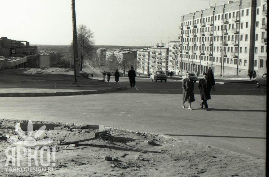 1965 год Перекрёсток Пушкинской и Наговицына Слева строится вторая очередь гостиницы Ижевск