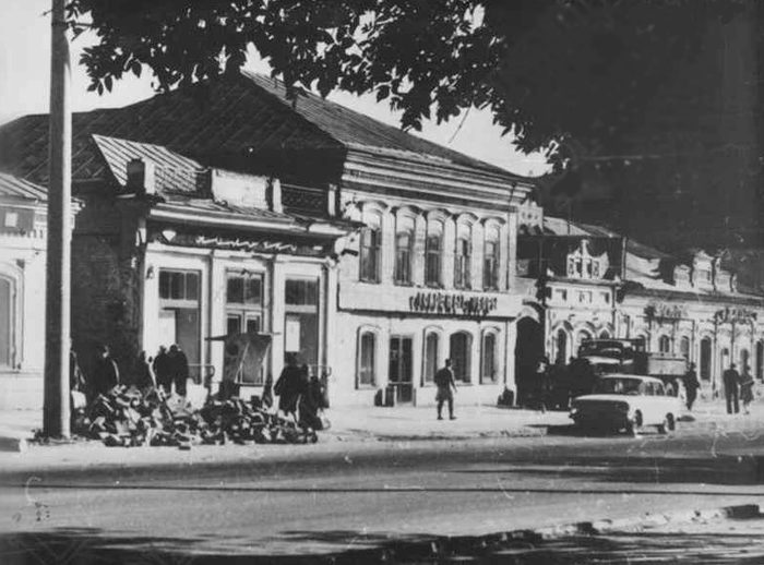 1965 год Улица Горького. Купеческие дома которые снесли