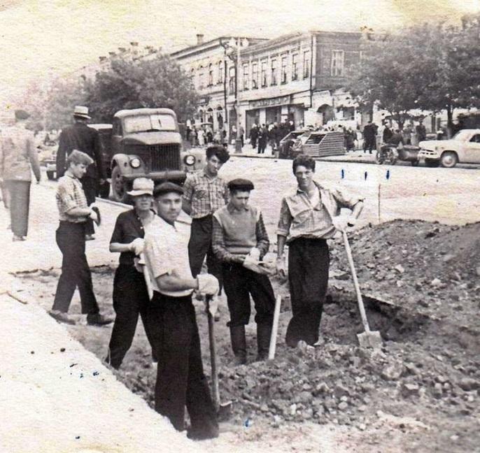 1965 год Земляные работы на улице Горького