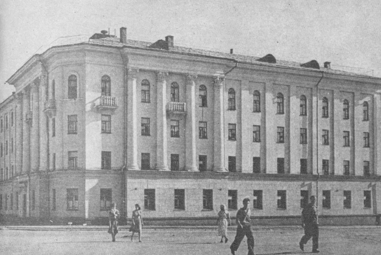 Университетская, 1/4. Удмуртский государственный университет. Корпус 4. 12 ppsiz.ru 1967 год Школа-интернат незадолго до передачи в УдГУ