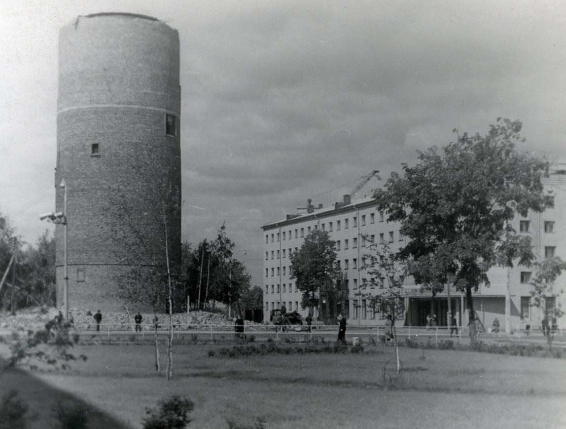 1968.06.03 Гостиница Ижевск и начало разборки башни