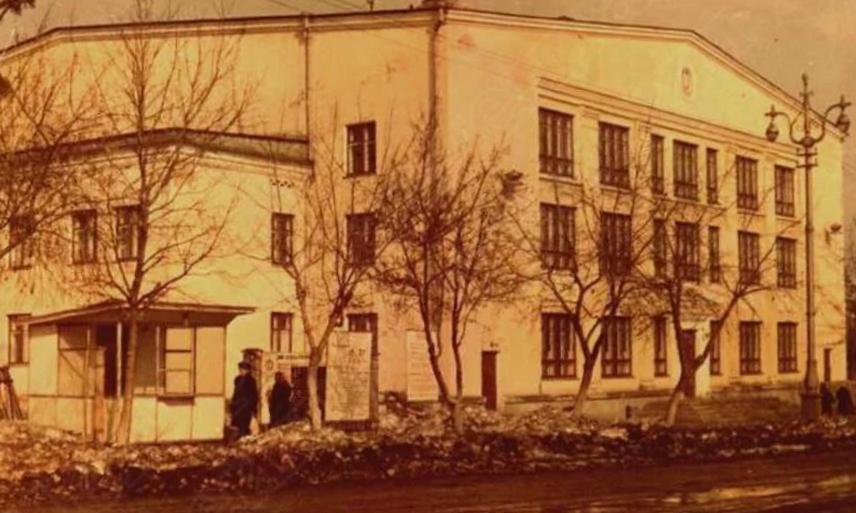 Советская, 35. Дворец спорта машиностроителей. Муниципальный дворец спорта. 13 ppsiz.ru 1970-е Дворец спорта с плавательным бассейном