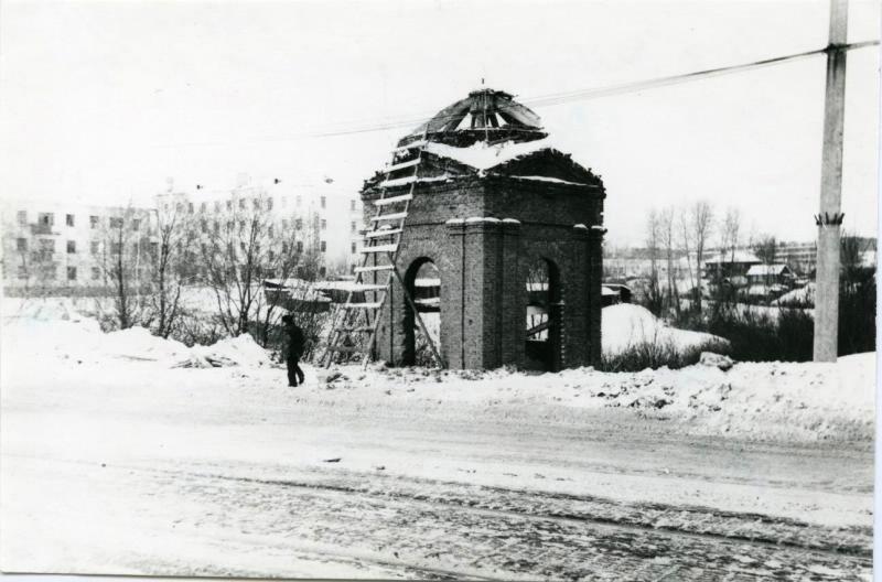 1970-е Гидротехническое сооружение на речке Карлутке