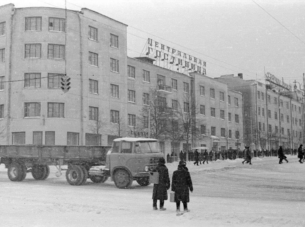 Перекрёсток Горького и Советской. 84 ppsiz.ru 1970-е Перекрёсток Советской и Горького