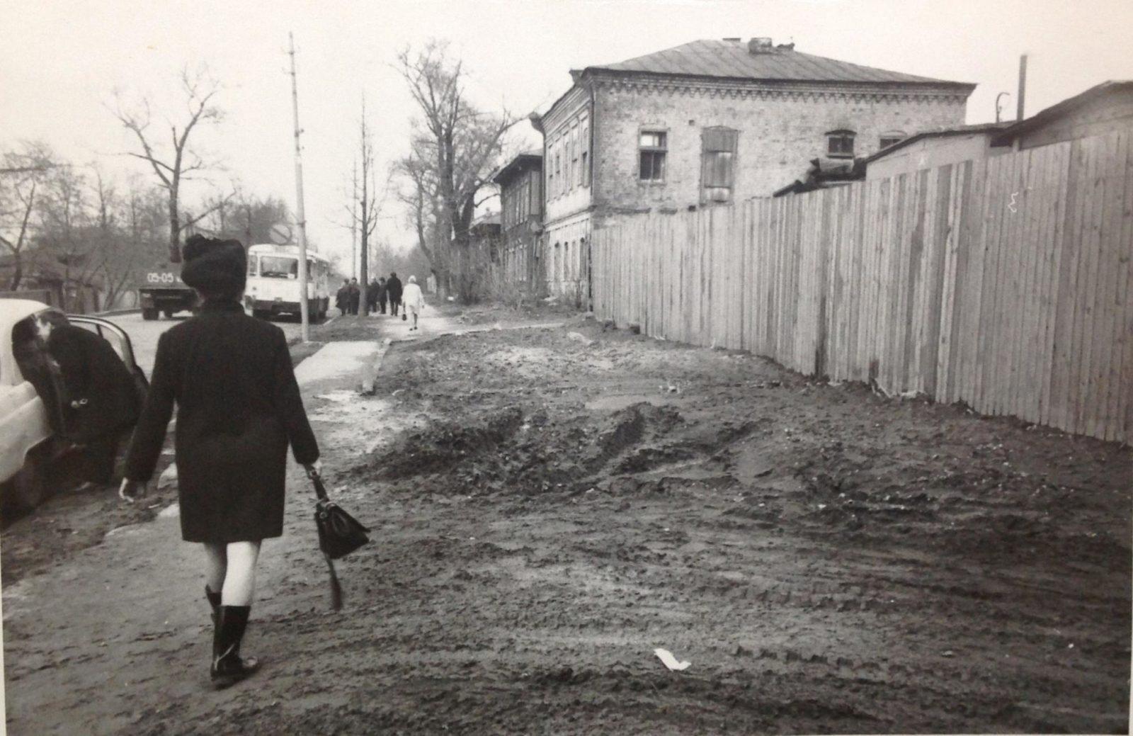 Дом кондитера Ашбеля 4 ppsiz.ru 1970-е Улица Горького справа забор строящегося дворца культуры Аксион