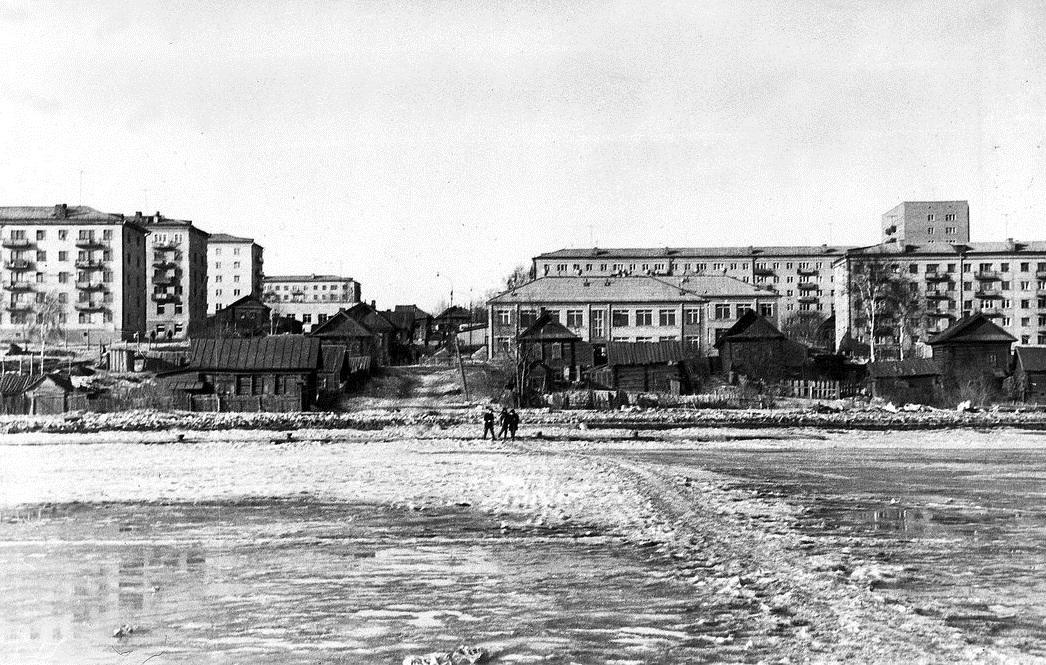 Колтома (Городок металлургов). 97 ppsiz.ru 1970 год Переход по льду и будущий бульвар Воскресенского