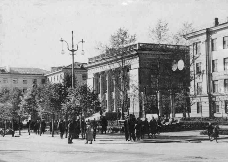 1970 год Улица Советская Библиотека Ленина