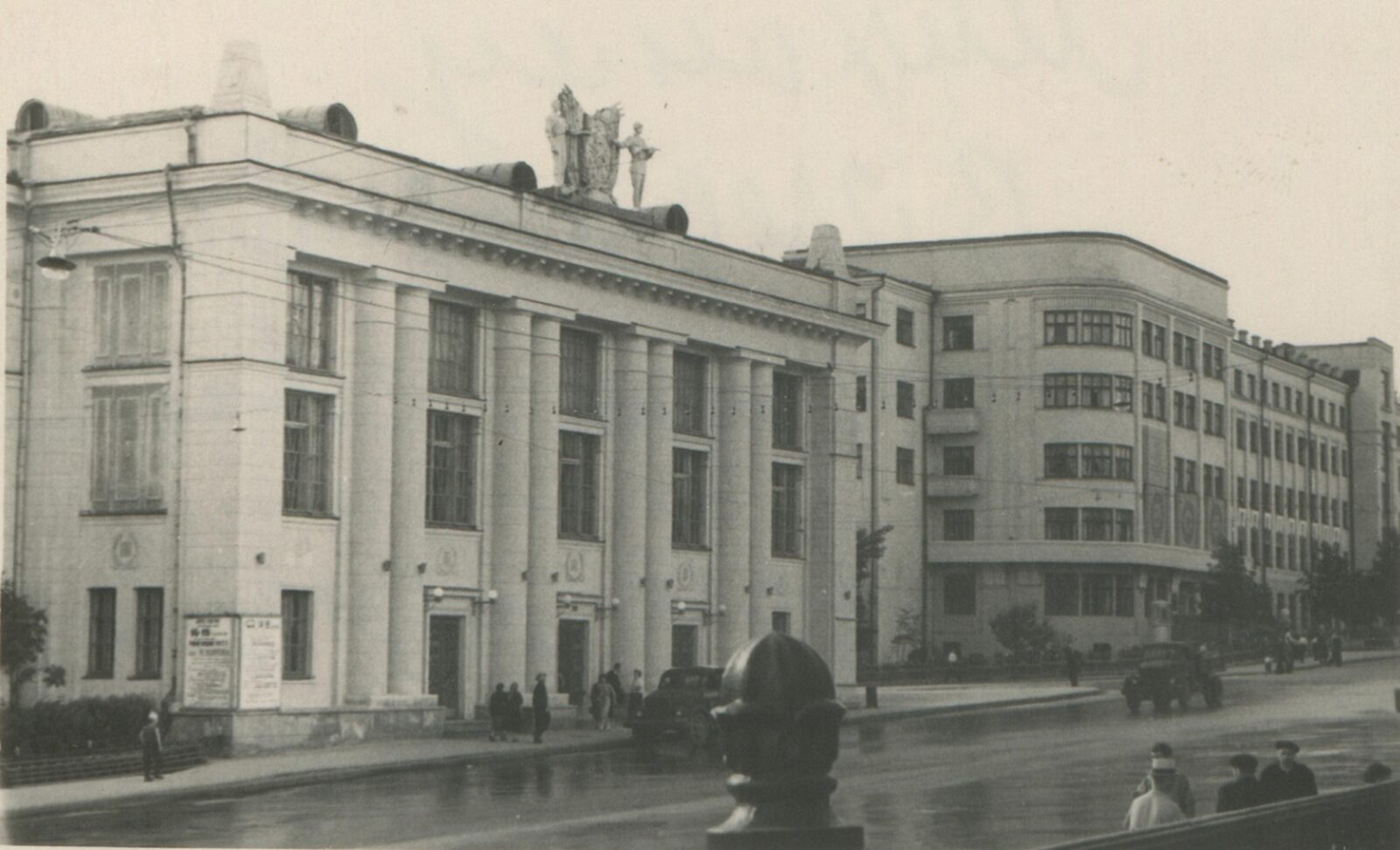 Перекрёсток Горького и Советской. 83 ppsiz.ru 1971 год ДК машиностроителей и Дом Правительства