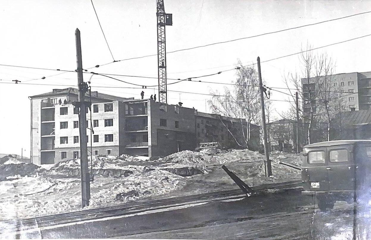 Колтома (Городок металлургов). 99 ppsiz.ru 1971 год Строительство 9-этажного жилого дома Кирова 13
