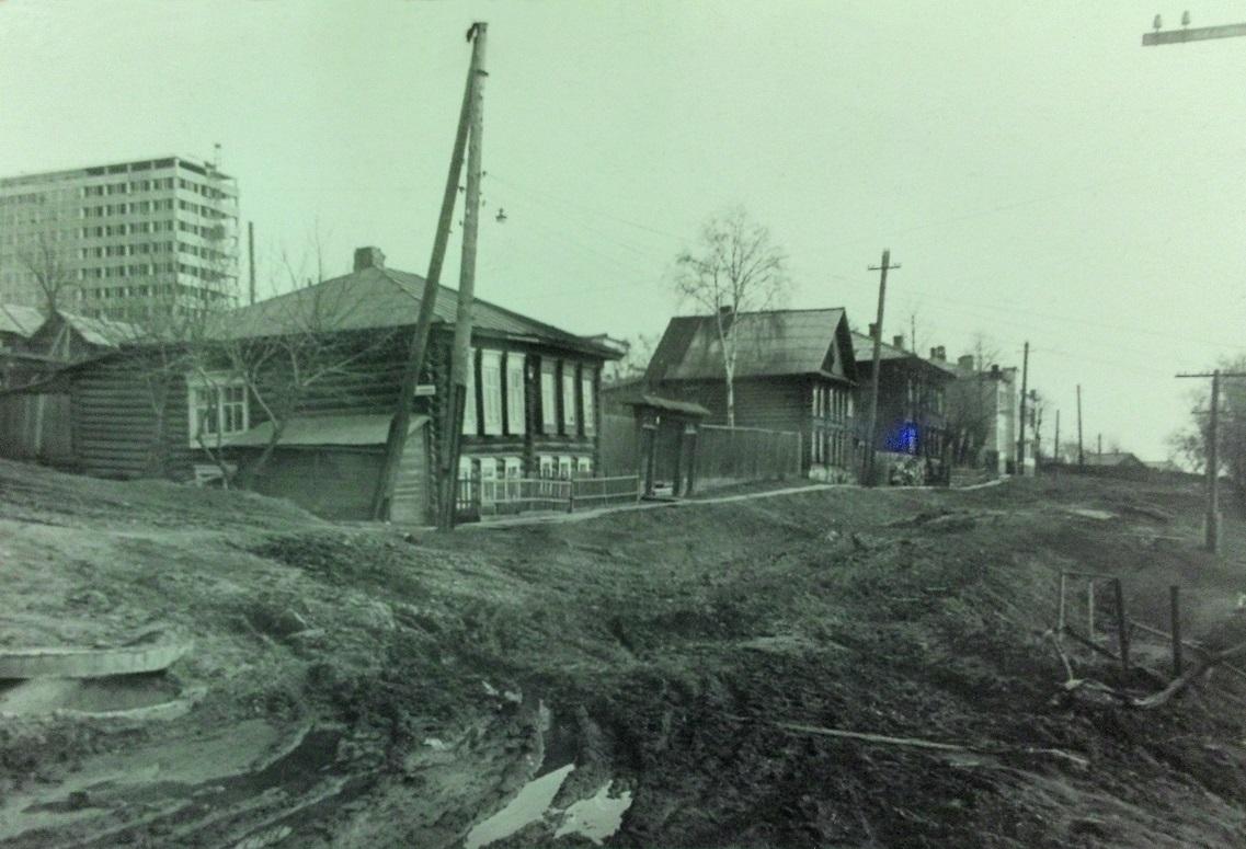 1971 год Улица Милиционная Строится инженерный корпус Мотозавода