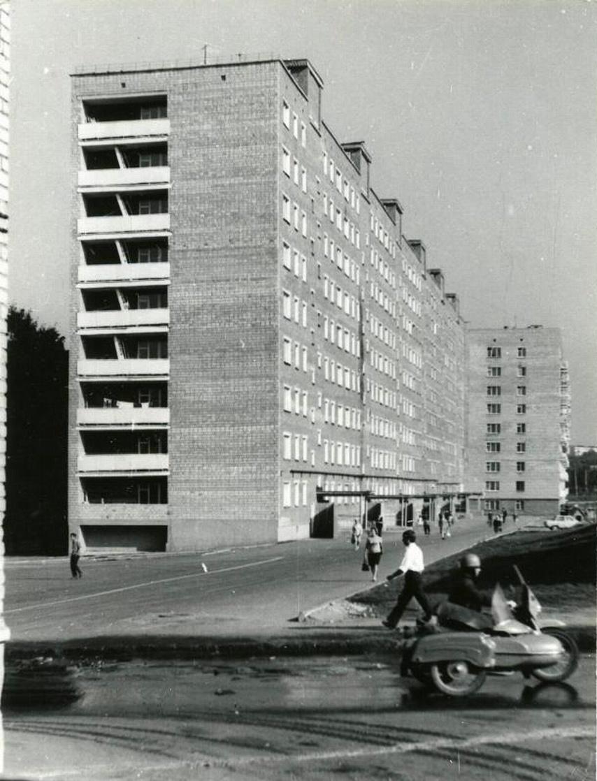 1973 год Двор домов № 162 164 по Горького Вид со стороны Широкого