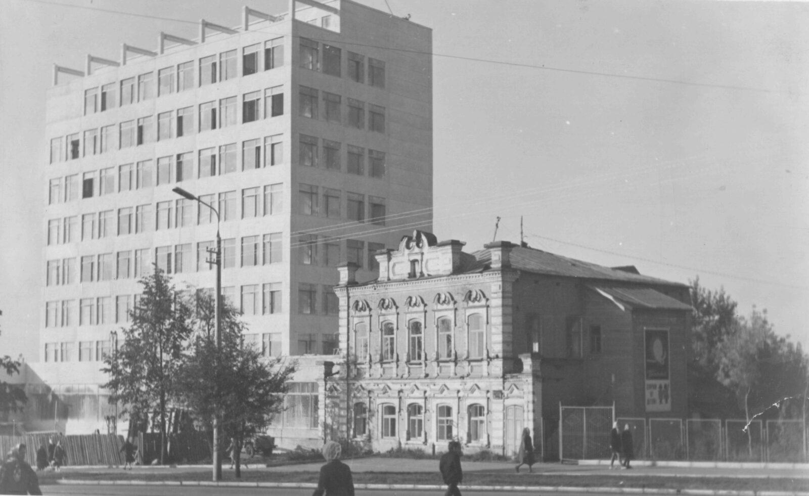 1974 год Дом Оглоблина и дом быта