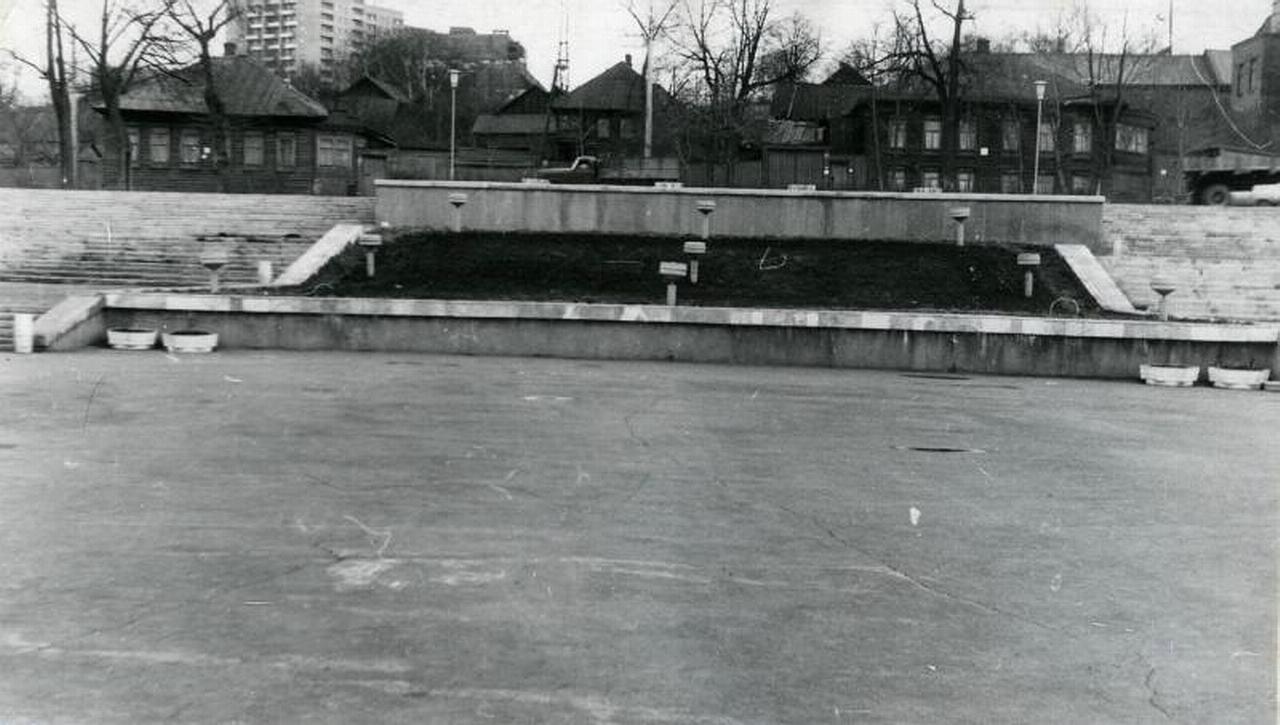 1974 год Улица Горького вид от монумента