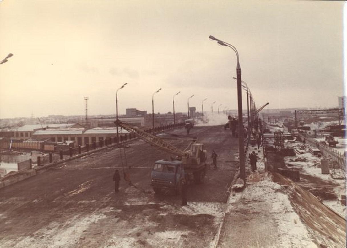 1975 год Строительство путепровода на улице Новоажимова