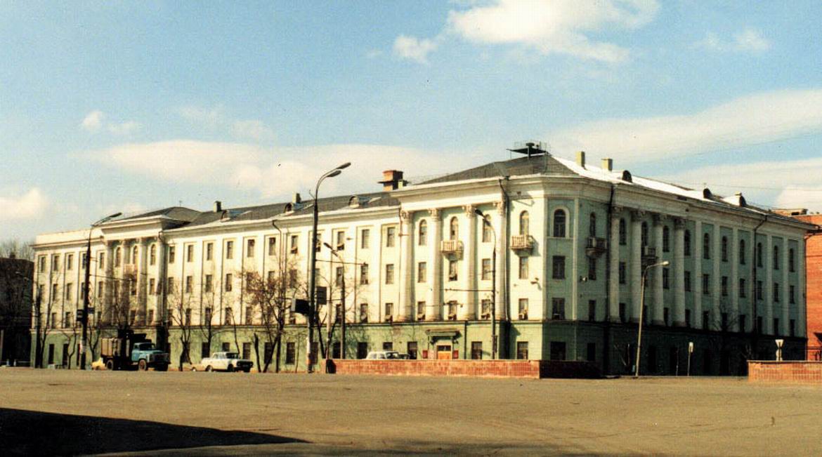 Университетская, 1/4. Удмуртский государственный университет. Корпус 4. 14 ppsiz.ru 1980-е УдГУ Корпус 4