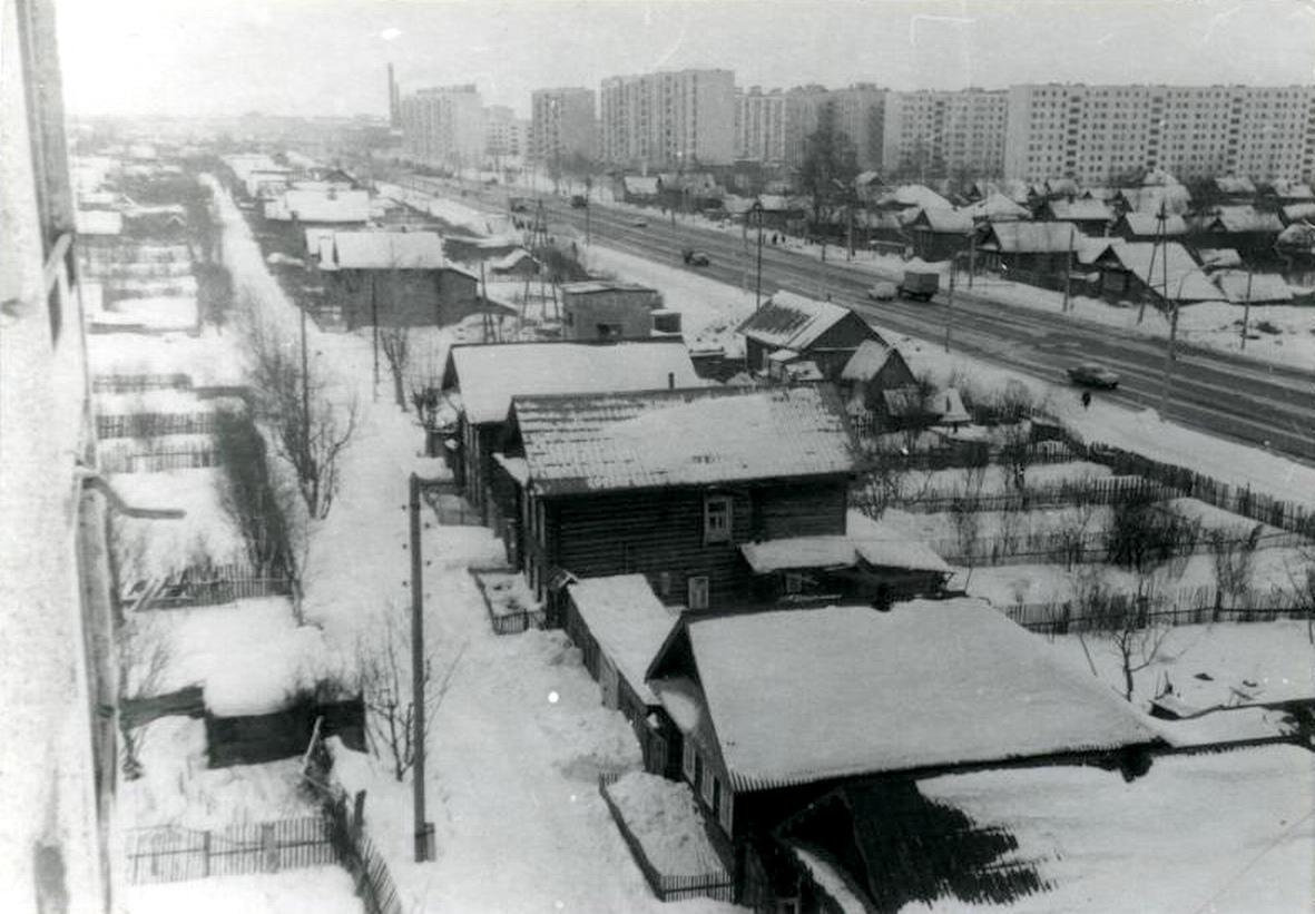 1981.03 Улица Удмуртская от Холмогорова в сторону Майской